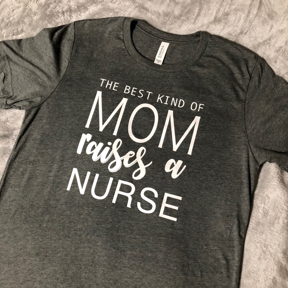 Unisex best mom raises a nurse t-shirt - Picture 1 of 1